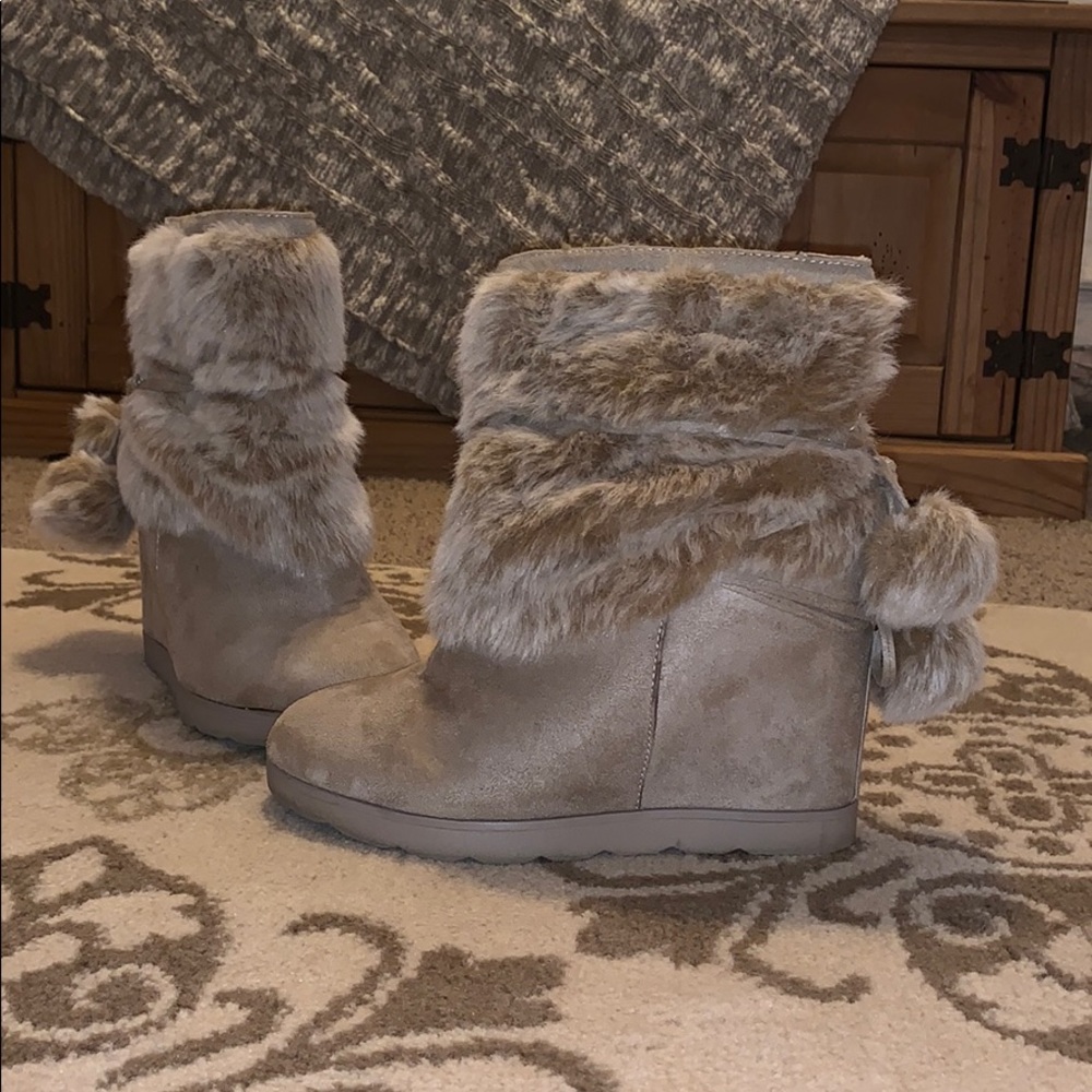 Light Tan fur wedge ankle boots Size 7.5